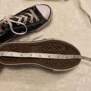 black converse junior size 3